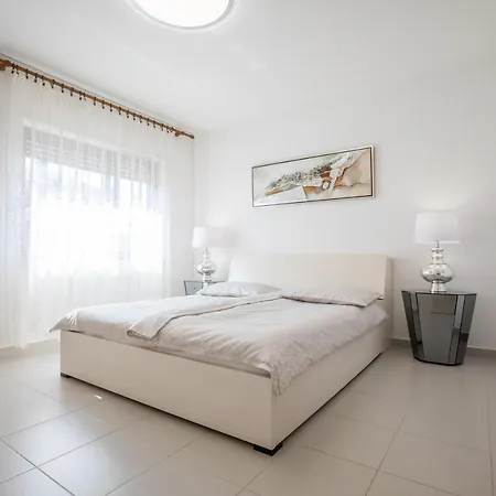 Zdenka Apartman *