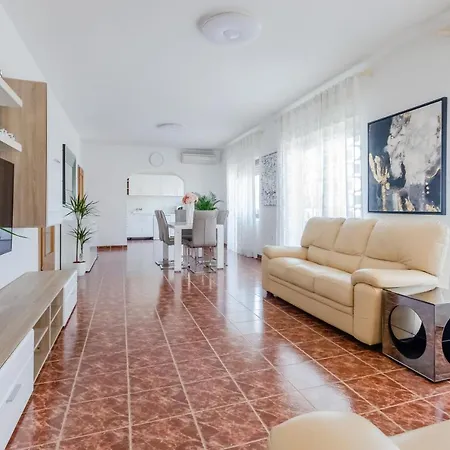 Zdenka 公寓 罗维尼村