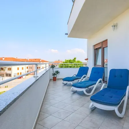 Zdenka * 罗维尼村