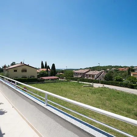 公寓 Zdenka 罗维尼村